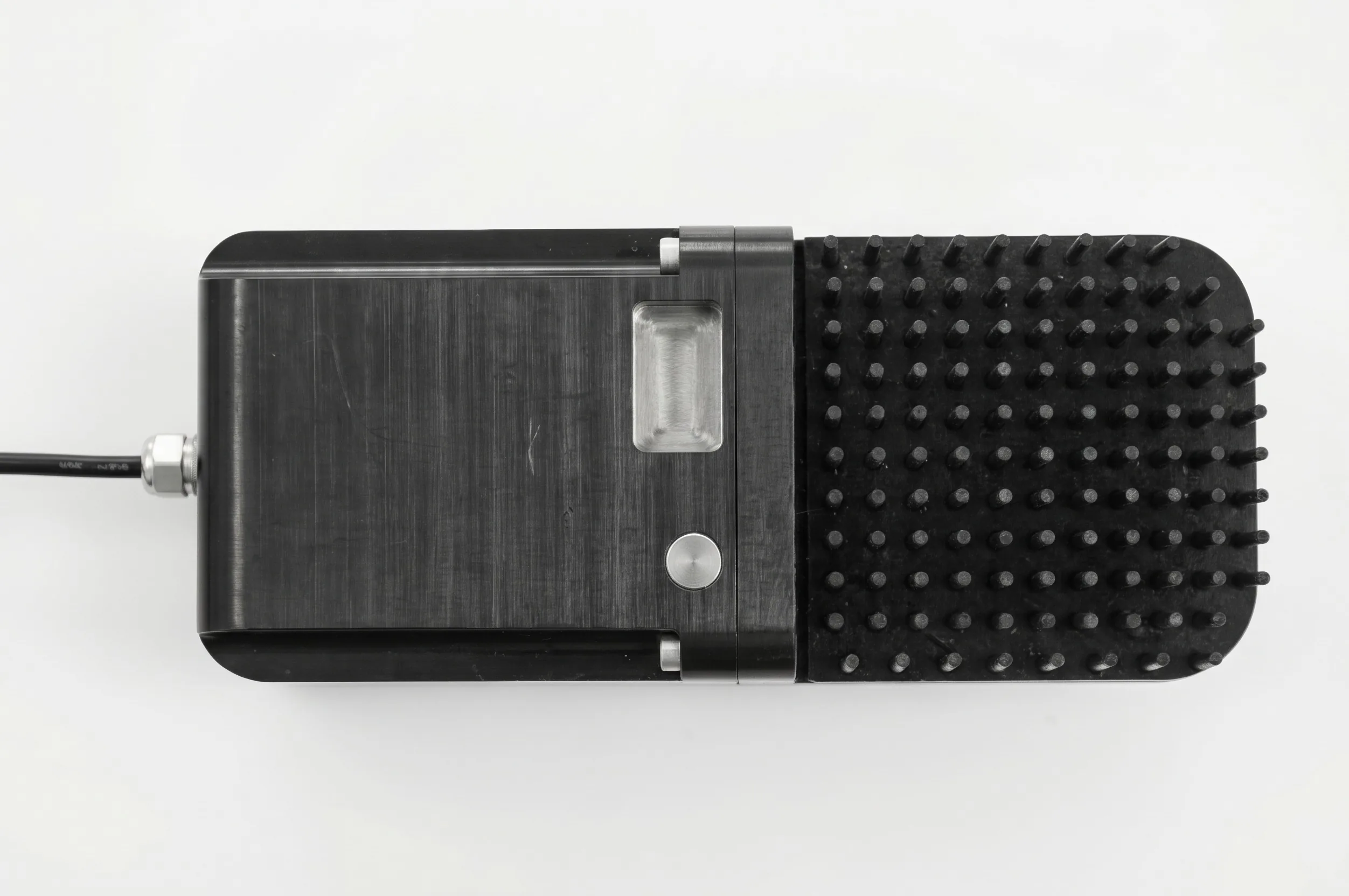 SensEver Alfa P autonomous wireless sensor power supply mounted on industrial pipe